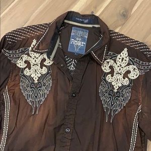 Men’s ROAR button down shirt